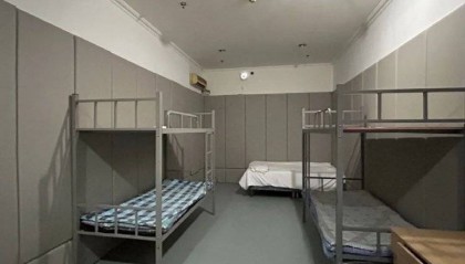 影子调查|宾馆里的刑讯逼供:1名“指居”者死亡,11名办案人员被判刑