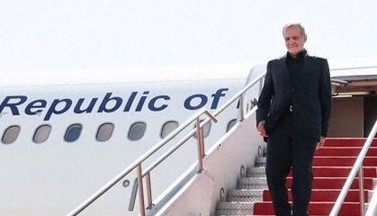 参加中国重大活动后,伊朗看明白了,总统连夜回国,落实中伊25年协议