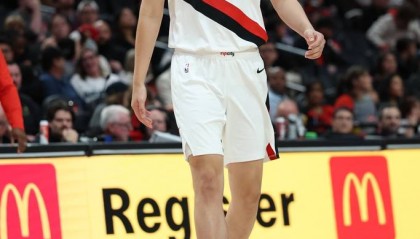 杨瀚森季前赛收官再吃6犯 开季前一盆冷水并非坏事?