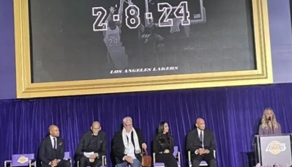 科比再现斯台普斯,加索尔陪伴,遗孀瓦妮莎俏皮致辞,她会再婚吗