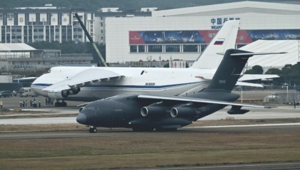 运40的样板机来了！安-124和运20同框，400吨级运输机可考虑引进