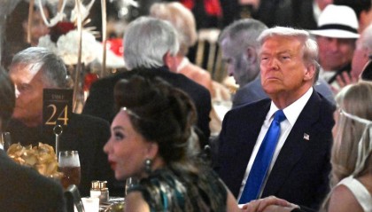 4200万美国人“断粮”，特朗普在花天酒地，奥巴马看不下去，说了“大逆不道”的话！