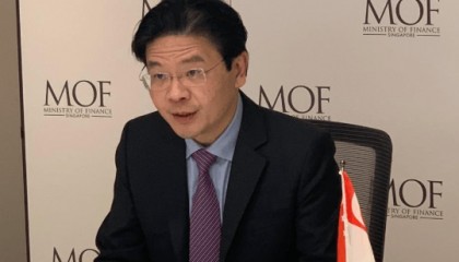 首次访华,行程细节曝光,直言“永远别赌中国输”,释放重磅信号