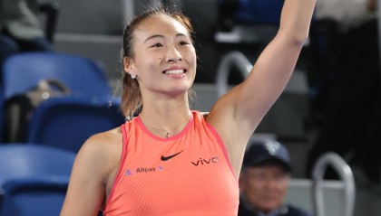 郑钦文再向东京站决赛迈进，争取冠军的同时更需要保护自己