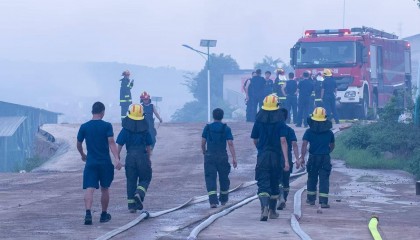 临澧烟花厂爆炸事故救援最新情况:现场明火已于17日凌晨扑灭