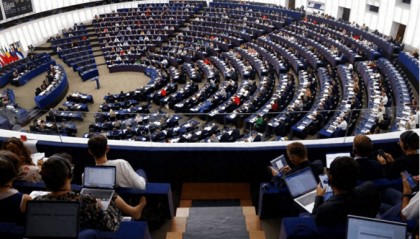 给脸不要脸？欧盟深夜致电中方，不到24小时，欧议员集体窜台