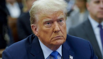 谈判已经结束，中美没有签字，美财长空手回国，转身请特朗普出山