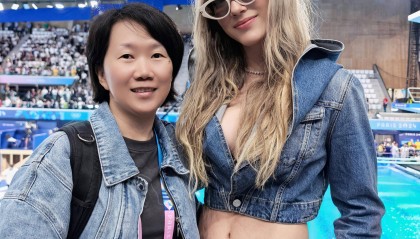 谷爱凌现场观战跳水比赛，称陈艺文、昌雅妮跳得完美