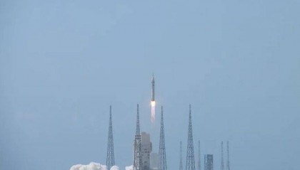 载人登月火箭，海上软着陆成功！不是美国的SpaceX，是中国的长征十号