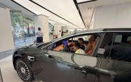 新疆喀什客人来沪旅游，顺便订了辆特斯拉