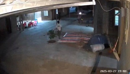 “女子带娃回娘家一家三口被害”案件今日开庭，丈夫：会带着妻子被砍断的头发去听审