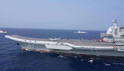 央视曝光:外舰使小计谋,插队混入山东舰编队,055果断出击