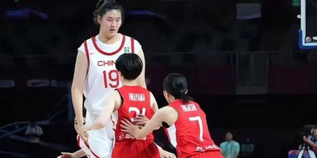 中国U18女篮面对澳洲U18的组织进攻表现疲弱