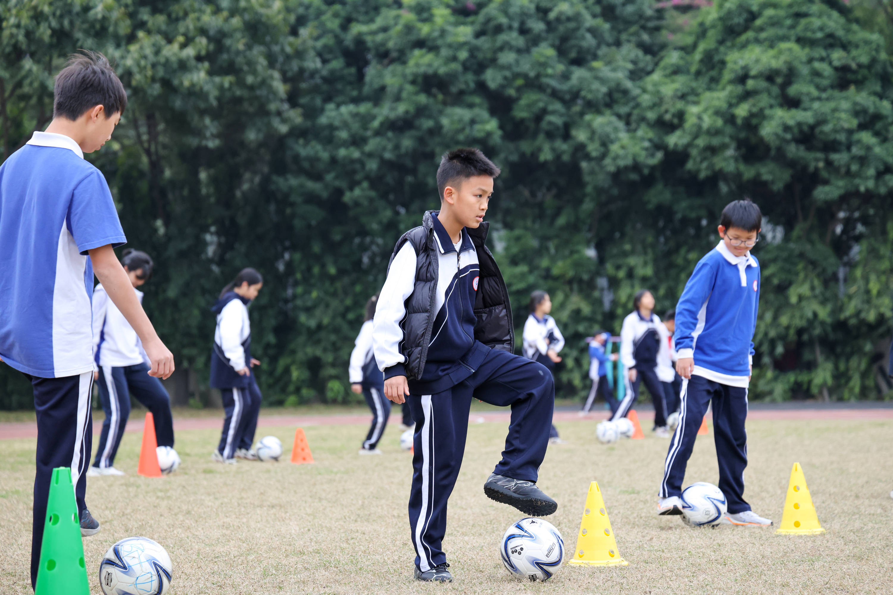 新闻分析：深圳如何让上万中小学生摘掉“小眼镜”