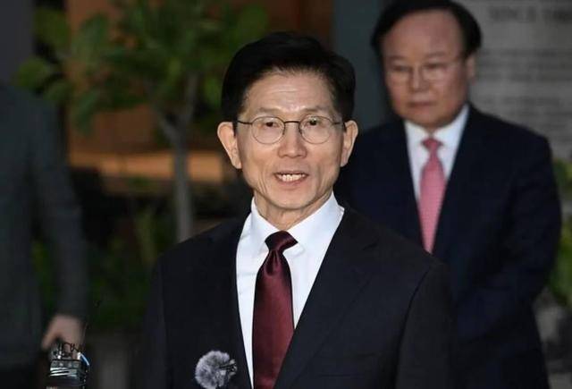 韩国总统大选“三强争霸”格局初定