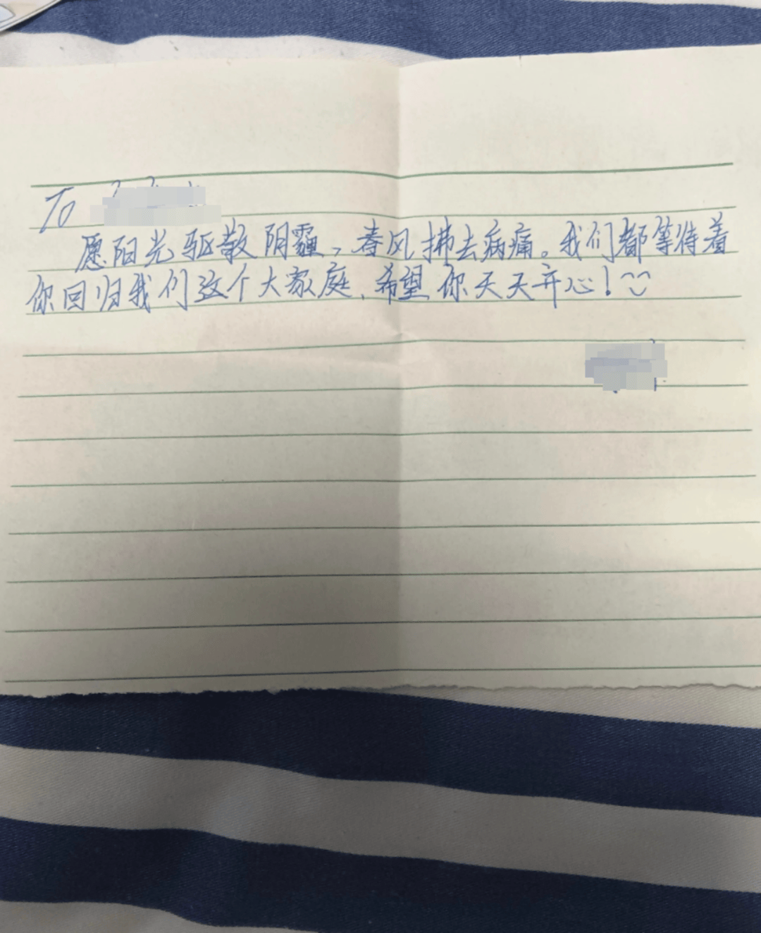 医院里的毕业照感动全网 拍照次日病重男孩不幸离世