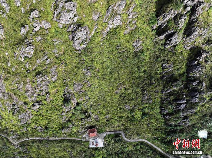 福建龙岩：双髻山别样地质风景吸引游客