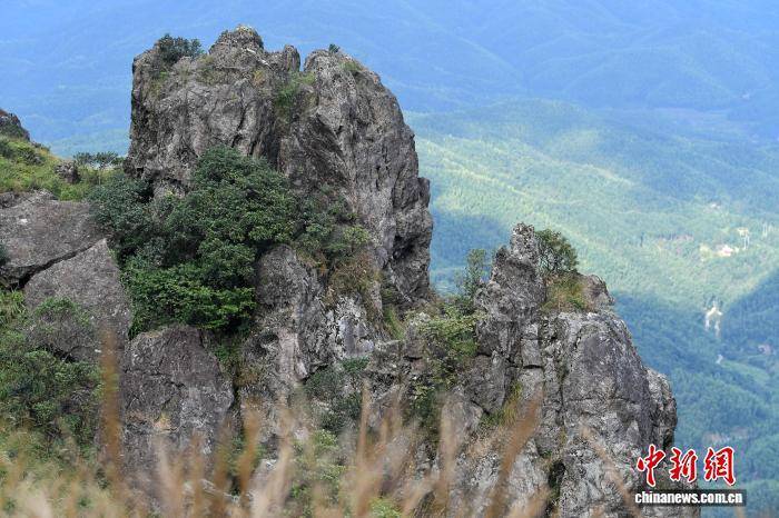 福建龙岩：双髻山别样地质风景吸引游客