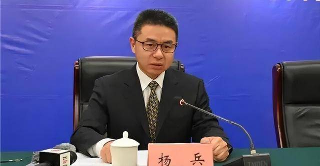 2个月内,同一个班子3人相继落马!他在试用期被查