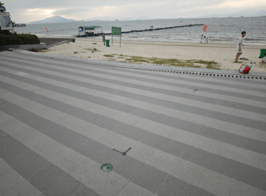 单价1.6万元买的海景房,如今二手房仅6000多元!开发商改造道路遭业主强烈反对:散步时景观视野将受明显影响