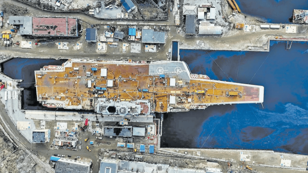 福建舰入列后,俄罗斯人放下身段:把我们的航母,托付给中国修吧!