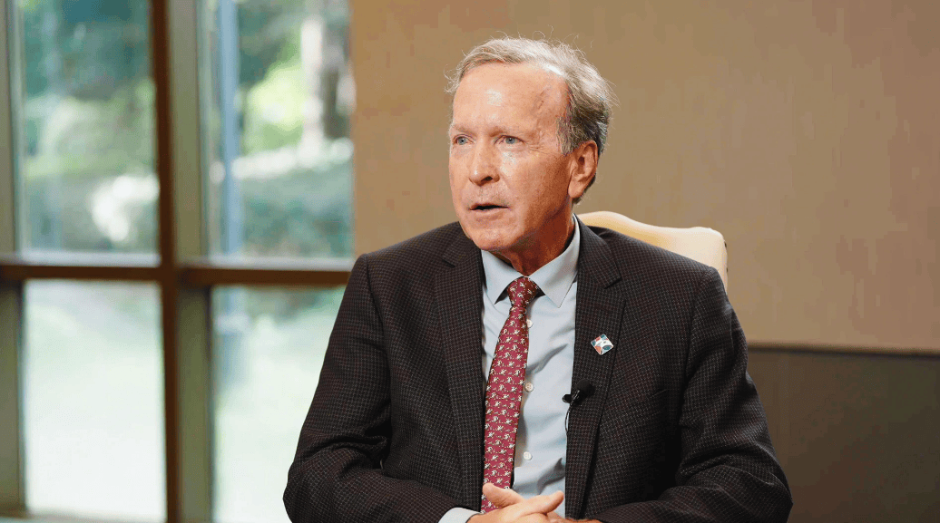 美国前总统之子直言：我去过中国150次，确信中国无敌意，是美国在撒谎