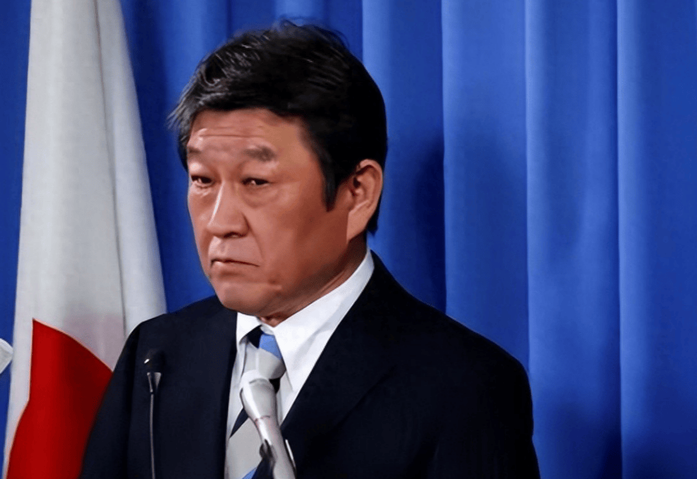面对中国记者步步紧逼,日本外相现场失语,恨不得同高市早苗当场割席!