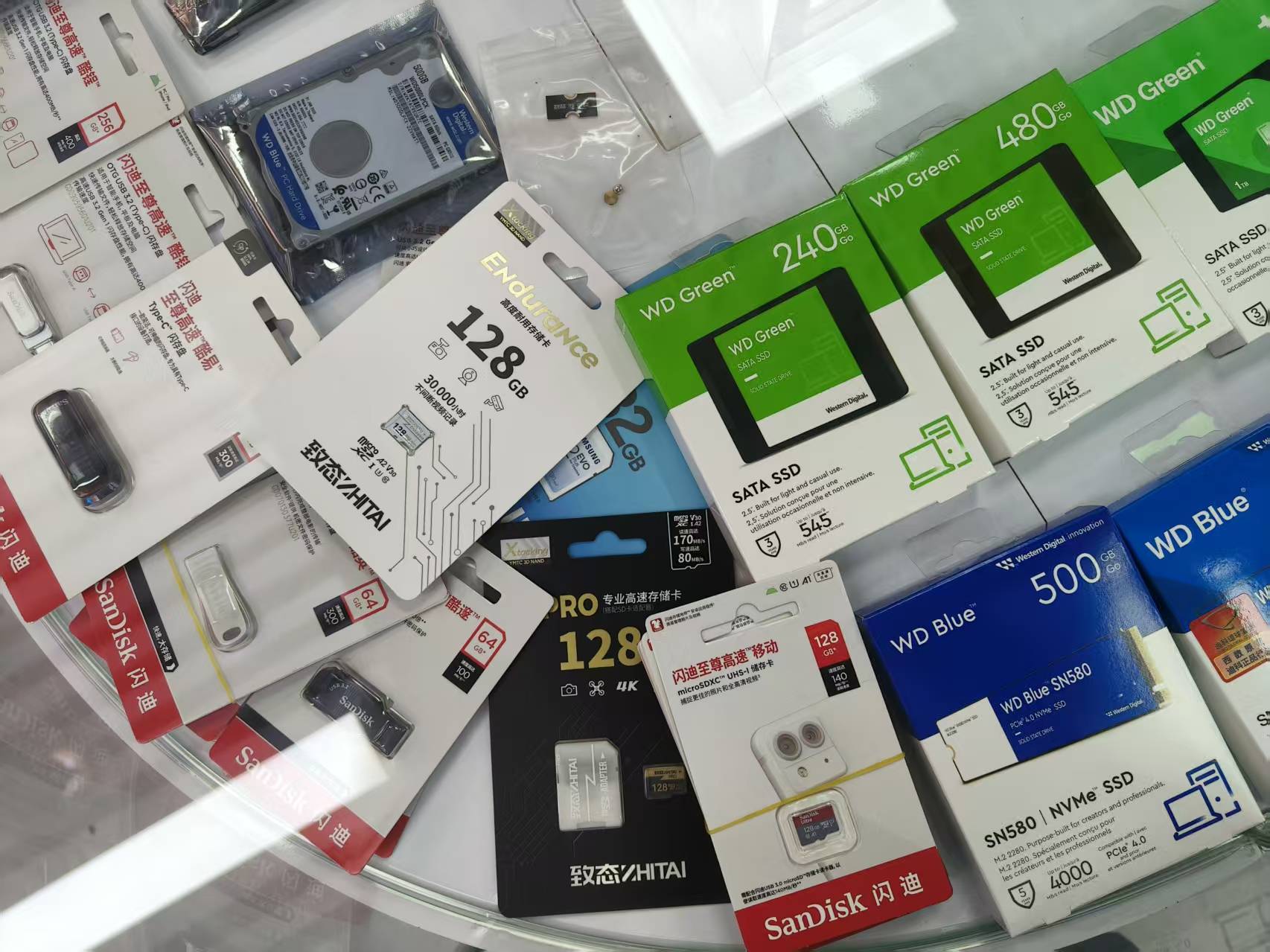 “一天一个价”！实探深圳华强北，固态硬盘价格已翻倍