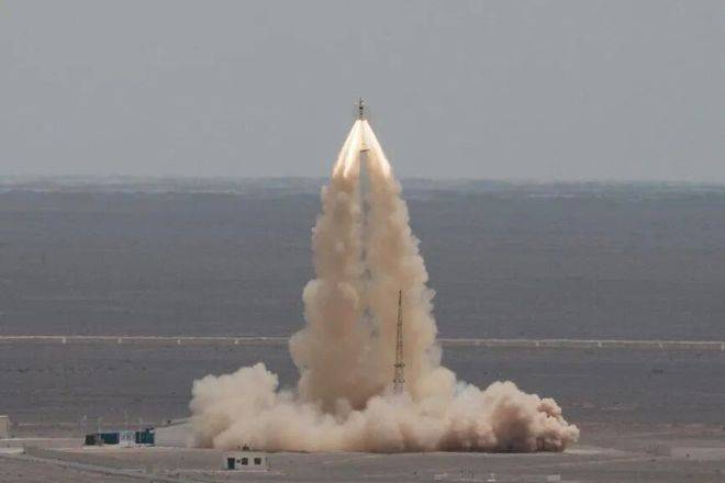 载人登月火箭，海上软着陆成功！不是美国的SpaceX，是中国的长征十号