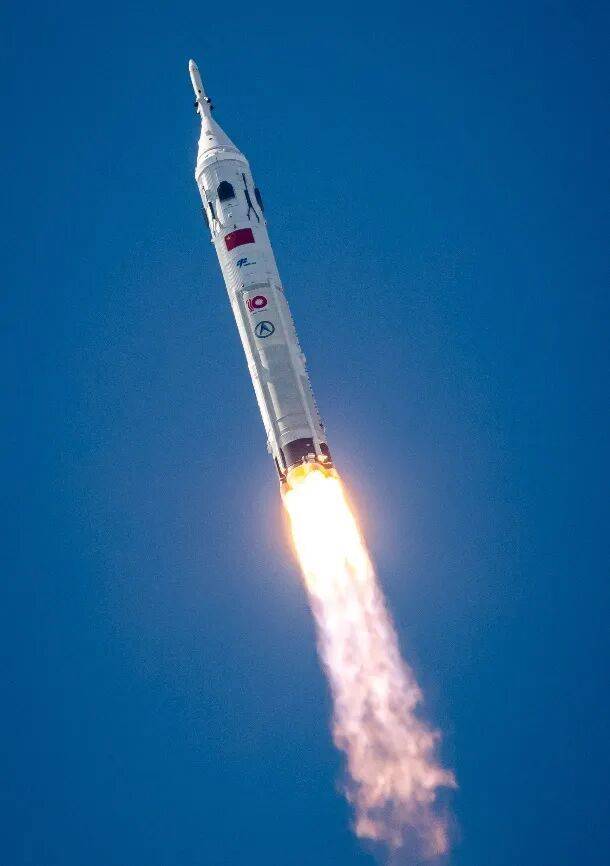 载人登月火箭，海上软着陆成功！不是美国的SpaceX，是中国的长征十号