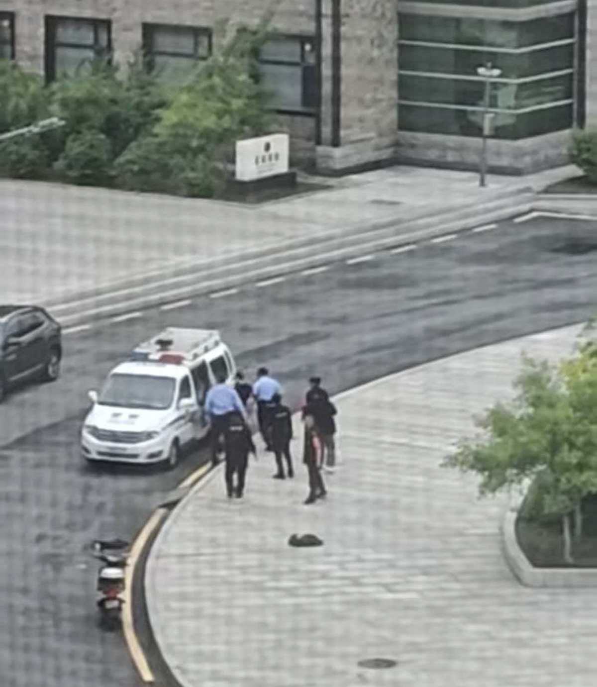 沈阳工学院校内有人行凶，工作人员：当事人已被警方抓走